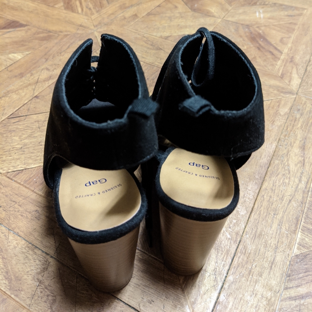 Open-Toe Booties
true black - Picture 2 of 9